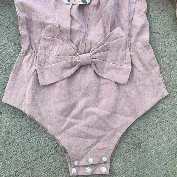 Pink baby bow romper - Picture 3 of 7